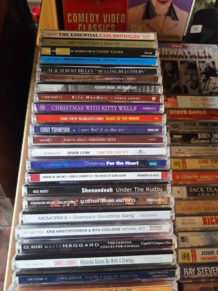 Various Country CDs - photo 2
