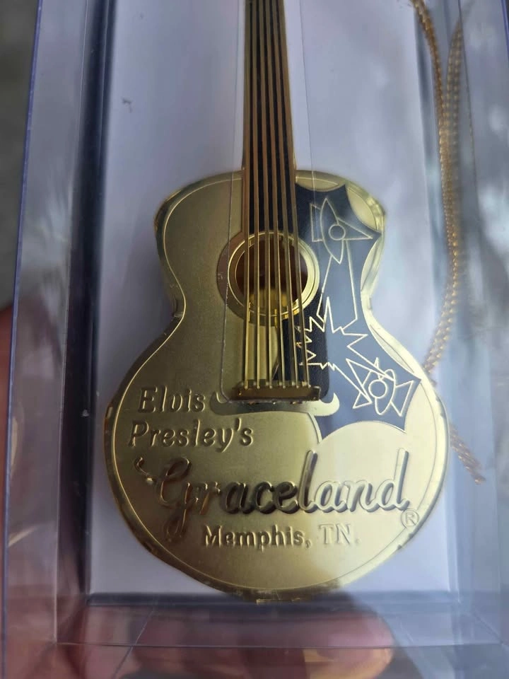 Elvis Presley 3D Guitar Ornament - photo 2