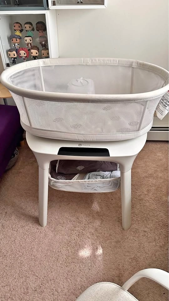 4moms MamaRoo Sleep Bassinet + storage basket
