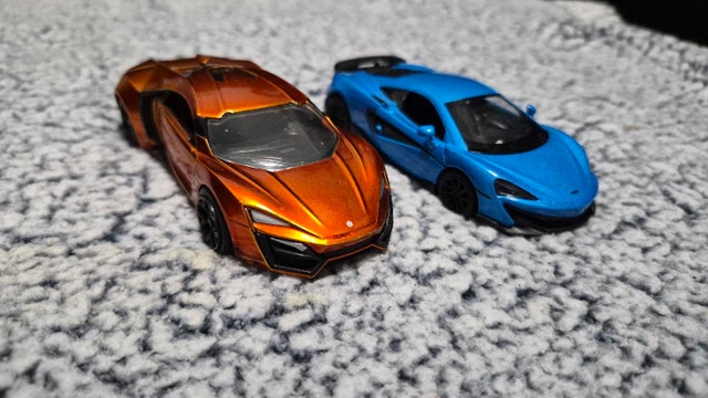Mclaren 570s + Lynkn Hypersport cars (Hand sized)