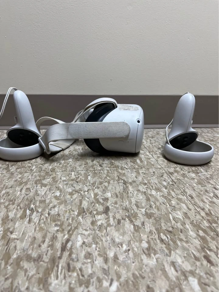 Meta quest 2 VR - photo 2