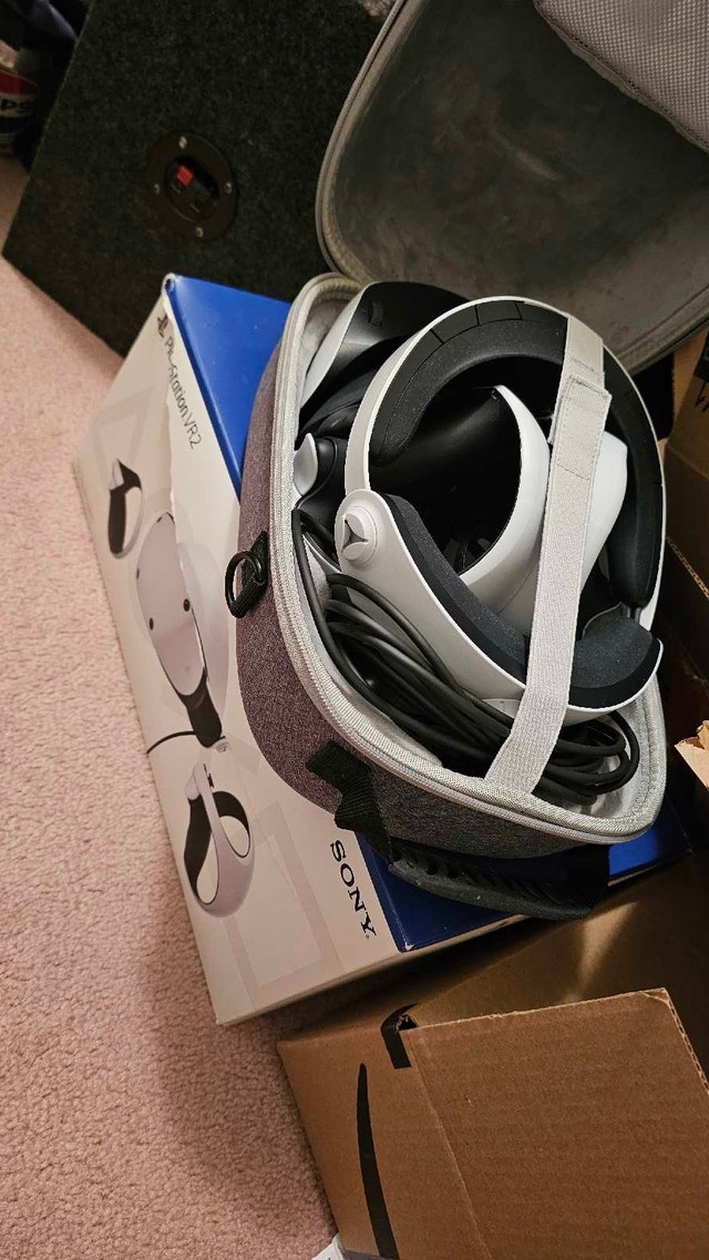 PS5 DISC AND VR2 HEADSET used like 20 hours total MINT