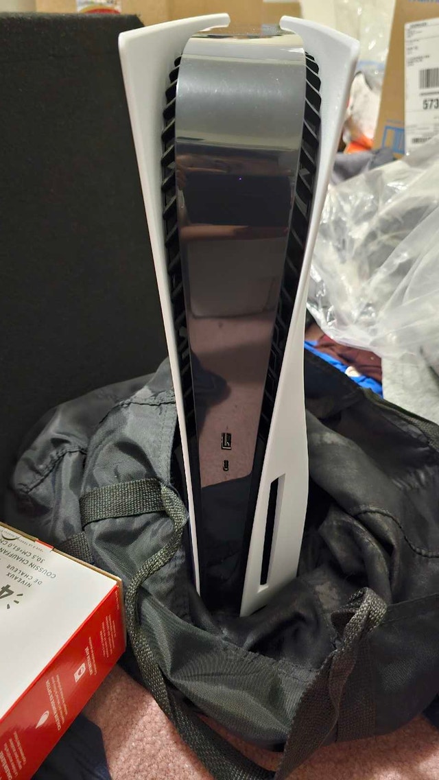 PS5 DISC AND VR2 HEADSET used like 20 hours total MINT - photo 2