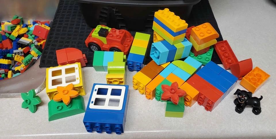 2012 Lego Storage Bin filled with Lego/Duplo - photo 2