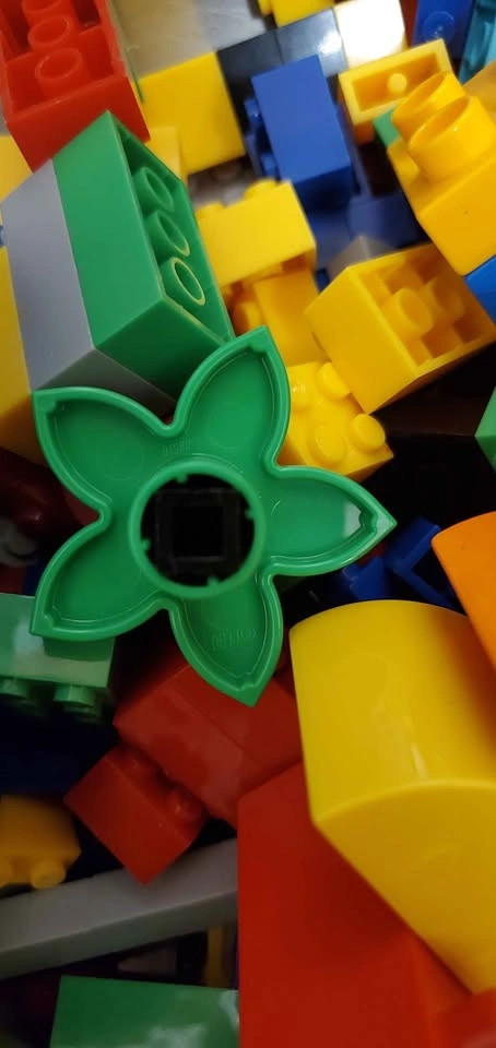 2012 Lego Storage Bin filled with Lego/Duplo - photo 3