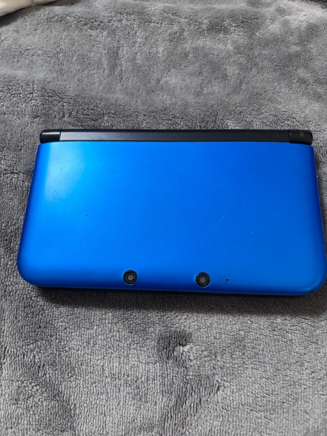 Nintendo 3DS XL with charger, case and 22 games