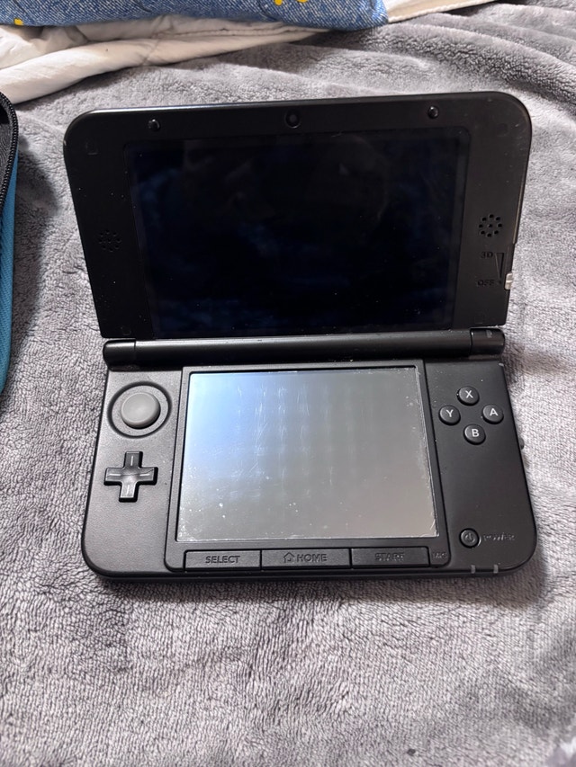 Nintendo 3DS XL with charger, case and 22 games - photo 3