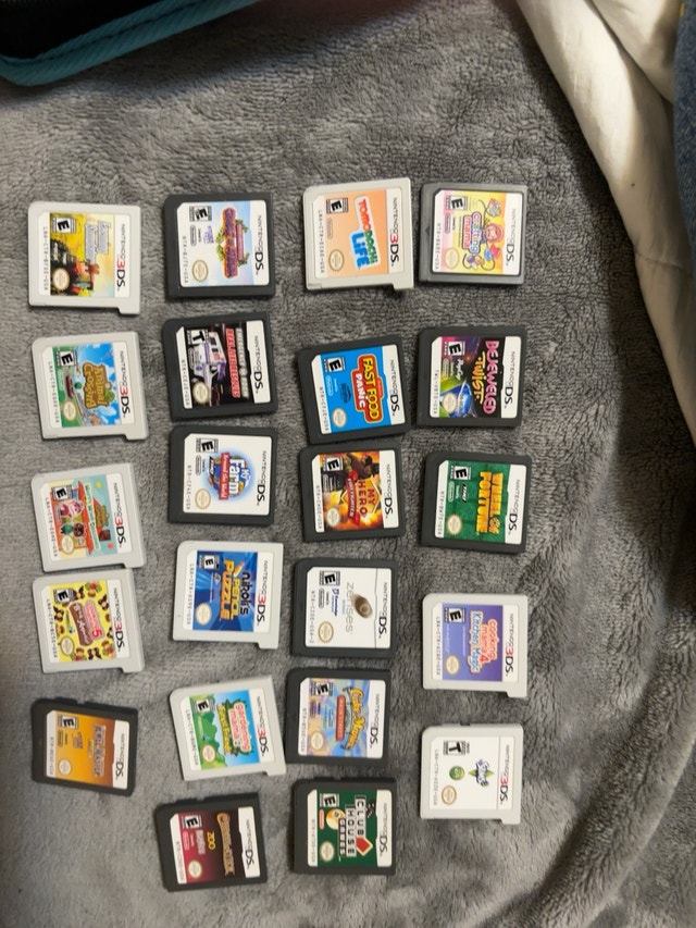 Nintendo 3DS XL with charger, case and 22 games - photo 4