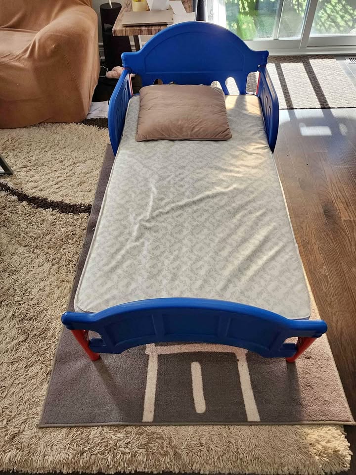 Kids bed with mattress.