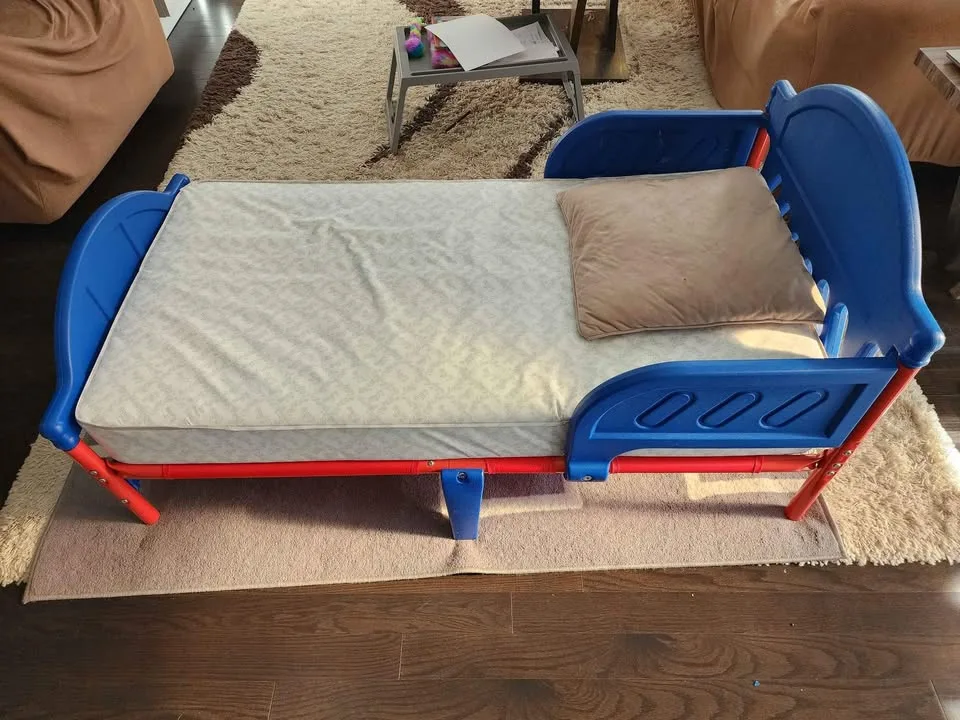 Kids bed with mattress. image indicator(3)