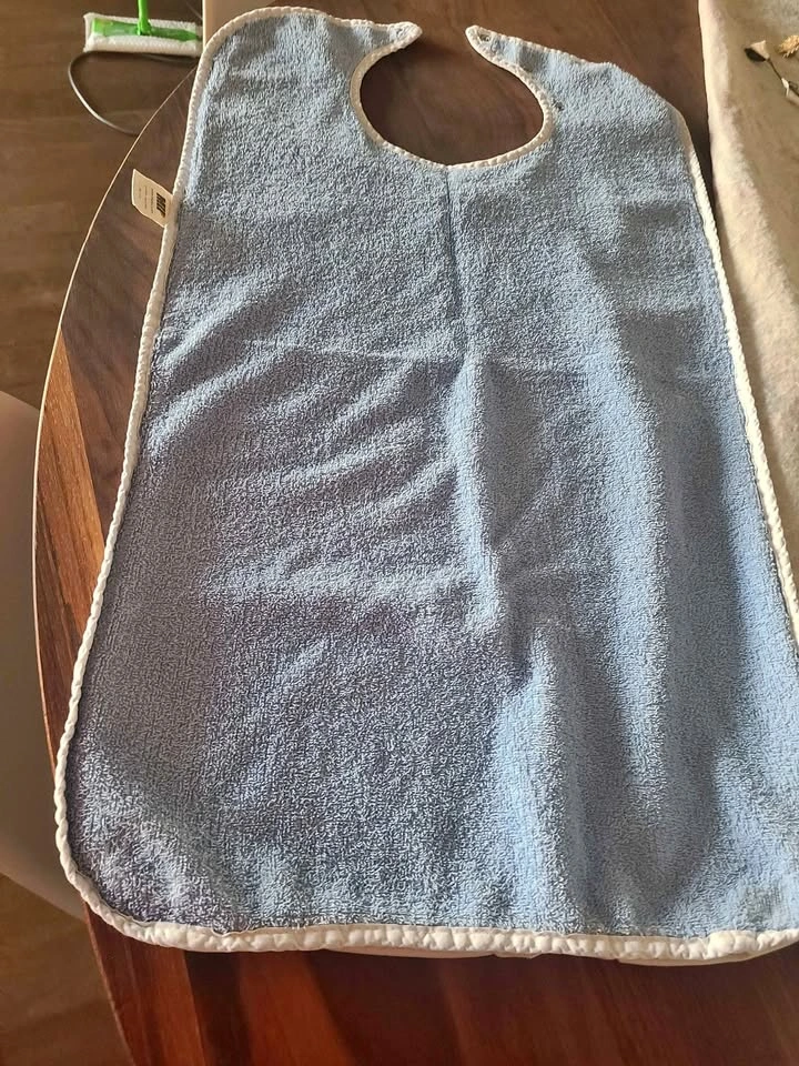 MIP Large Adult Bib (Elderly or Disabled)