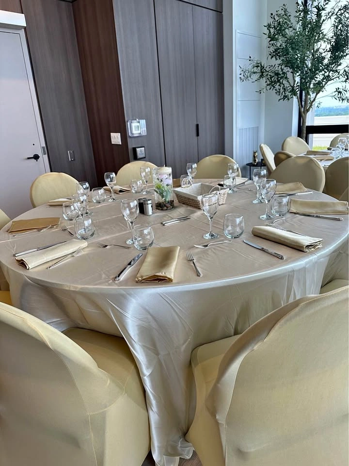 Elegant Event Linens – Complete Set Champagne & Ivory