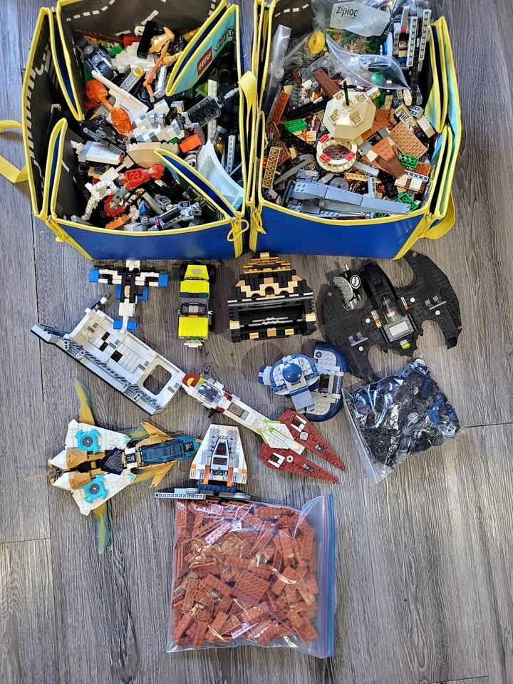 LEGO Collectible Ninjago, Starwars Lego City and more 22lbs.
