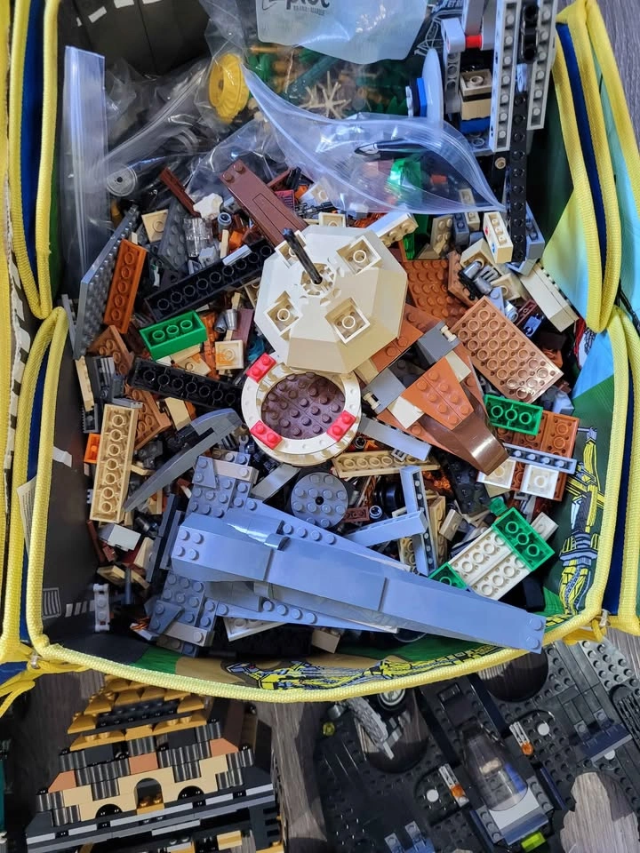 LEGO Collectible Ninjago, Starwars Lego City and more 22lbs. - photo 4