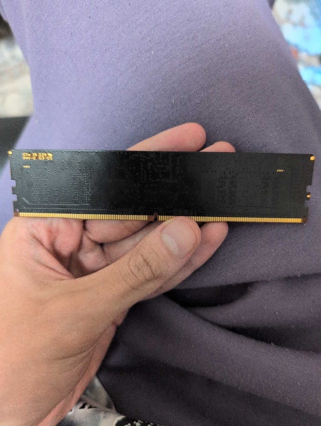 1x8gb Crucial DDR5 4800mhz RAM - photo 2