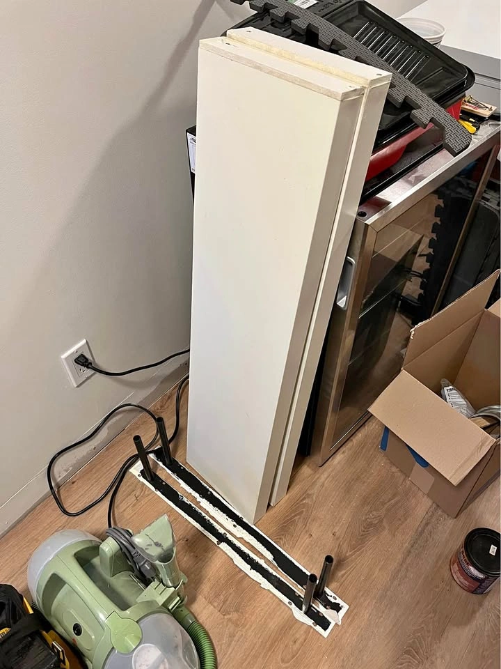 2 wall shelves with brackets