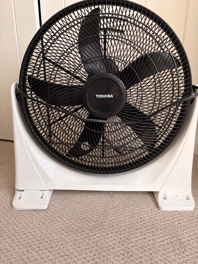 Toshiba High-Power Floor Fan
