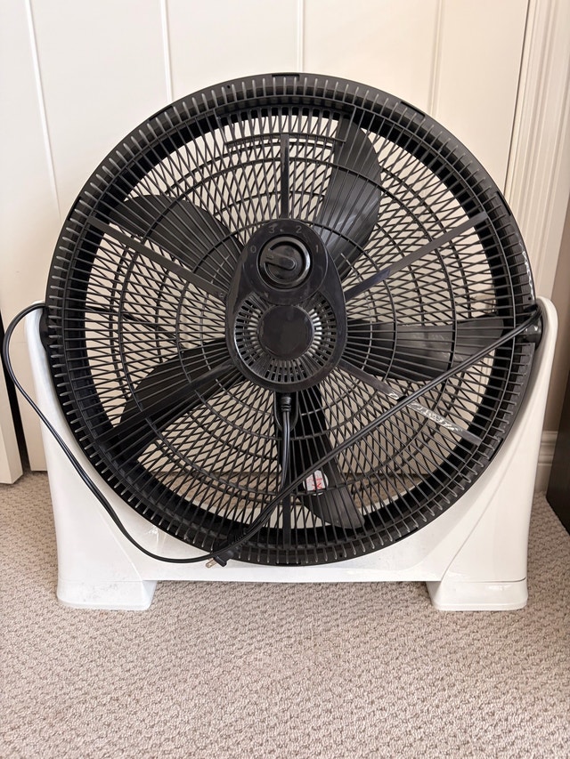 Toshiba High-Power Floor Fan - photo 3