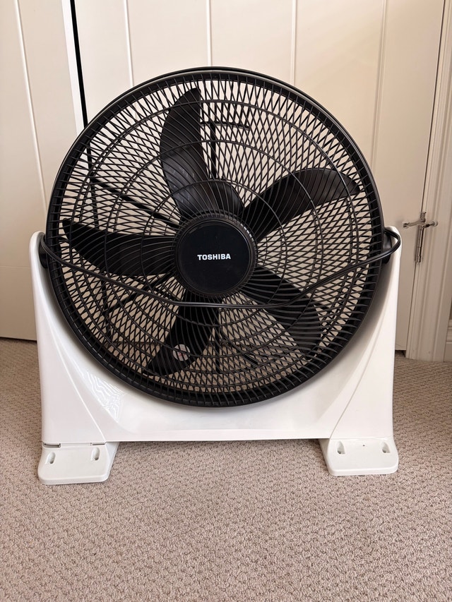 Toshiba High-Power Floor Fan - photo 5
