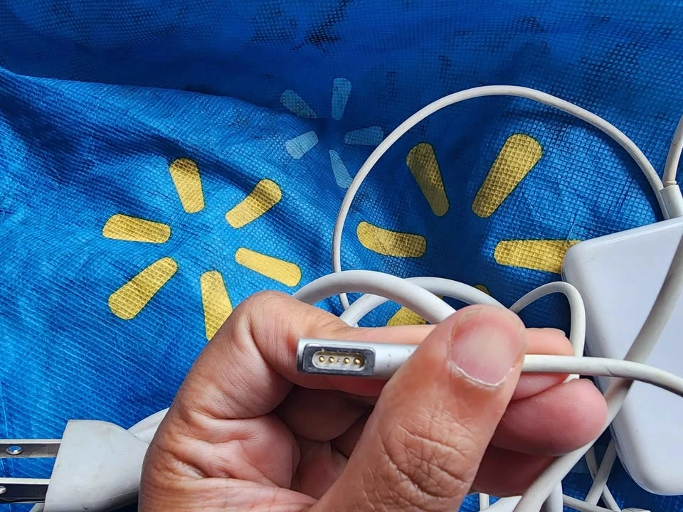 85w magsafe power adapter OEM - photo 4