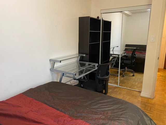 Looking for a Roommate - female preferred - photo 2