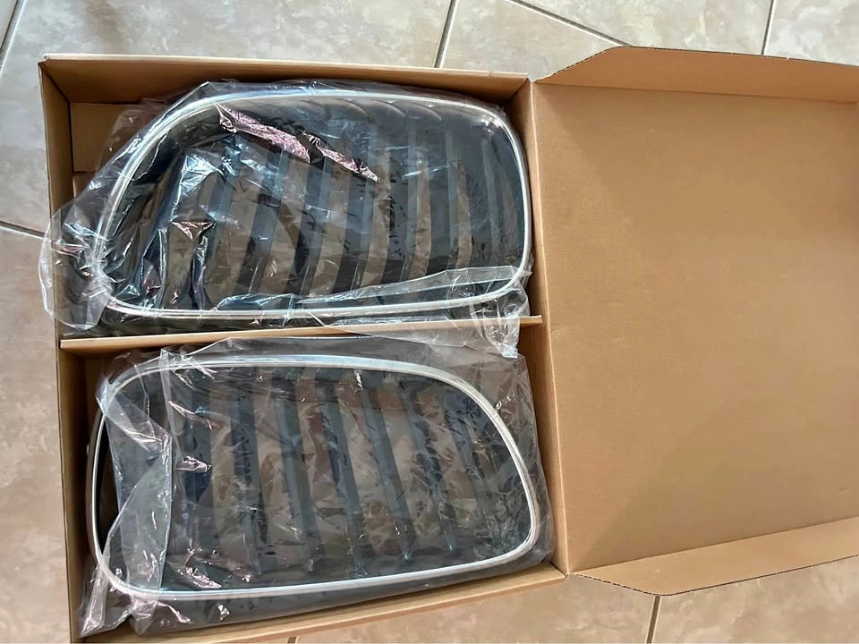 OEM BMW 2 Series (F22 / F23) Front Kidney Grills - Chrome Surrou