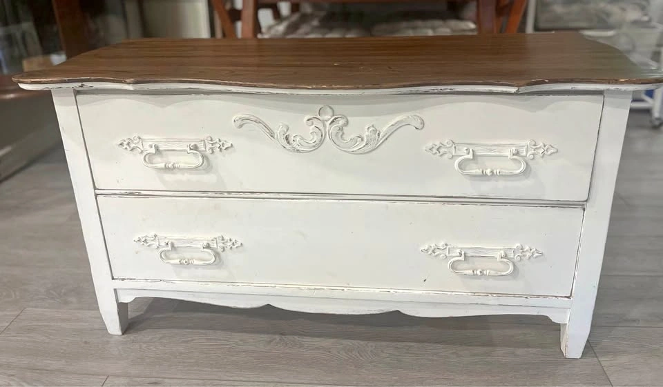 Solid Wood Rustic Antique-Style 2-Drawer Dresser