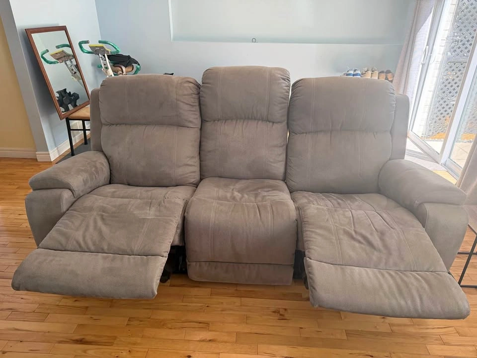 Waterproof LaZBoy Reclining Couch – Excellent Condition