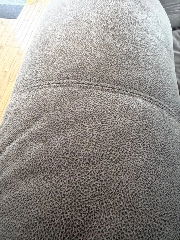 Waterproof LaZBoy Reclining Couch – Excellent Condition - photo 2