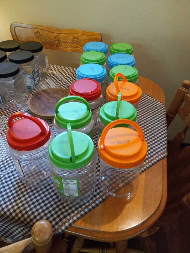 Plastic storage jars with lids - photo 4