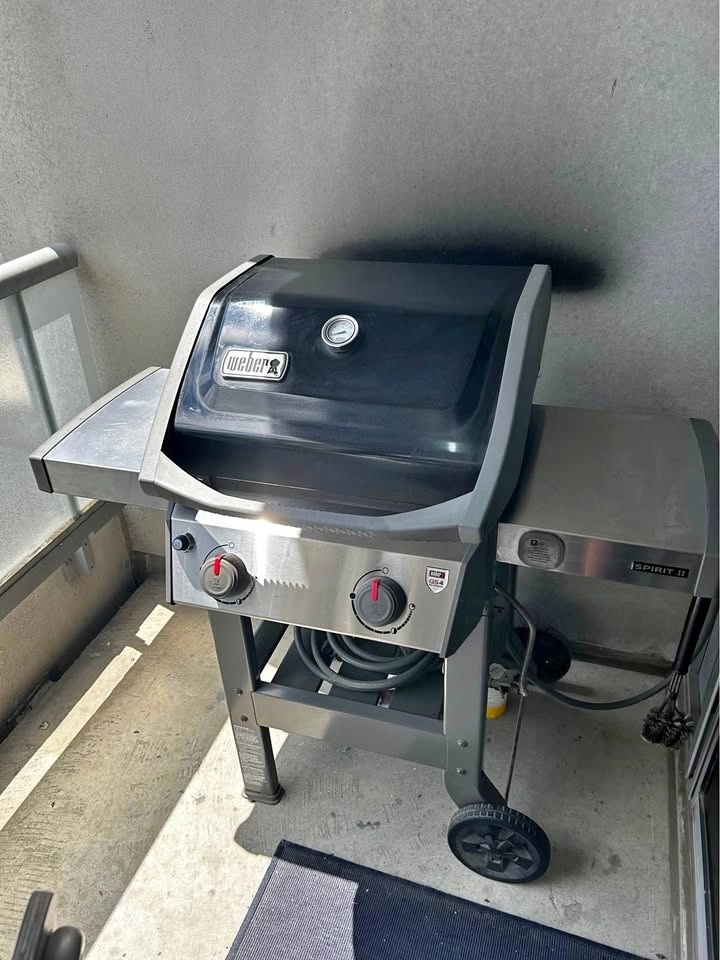Weber Spirit II BBQ – Natural Gas. Has warranty until 2030!