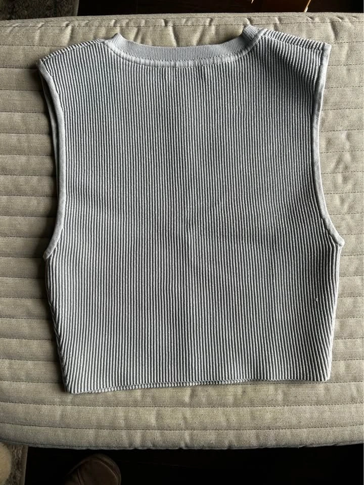 Aritzia sculpt knit tank - size medium - photo 3