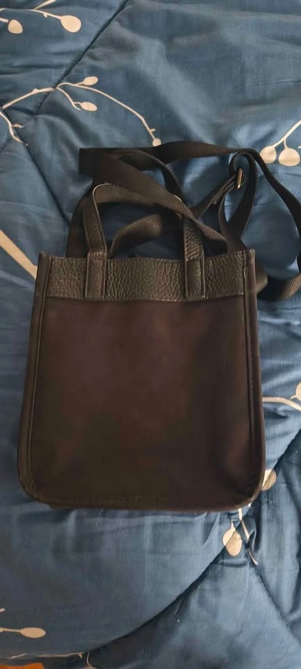 Lululemon Now and Always Mini Tote in Black with Crossbody Strap - photo 2