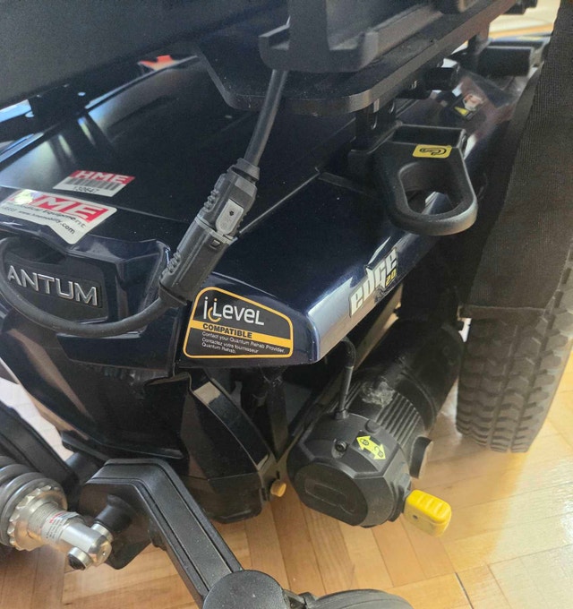 Quantum Q6 Edge Power Mobility chair – Excellent Condition - photo 3