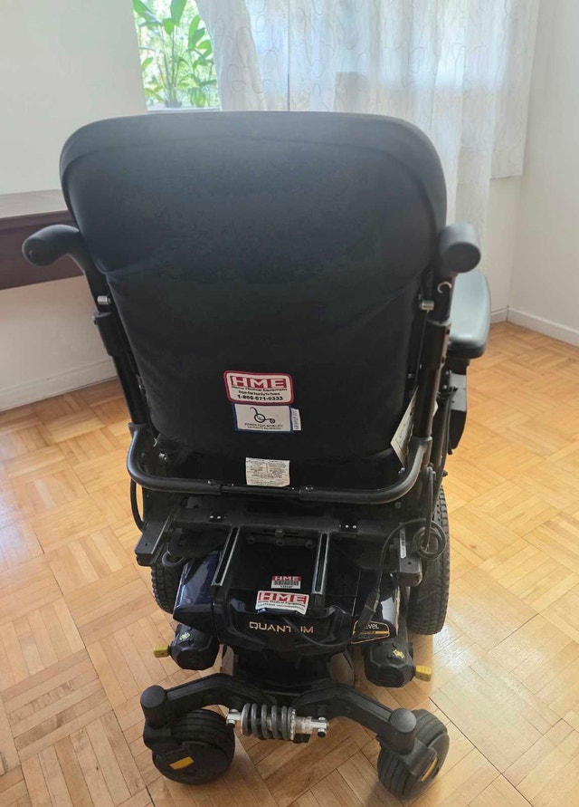 Quantum Q6 Edge Power Mobility chair – Excellent Condition - photo 4