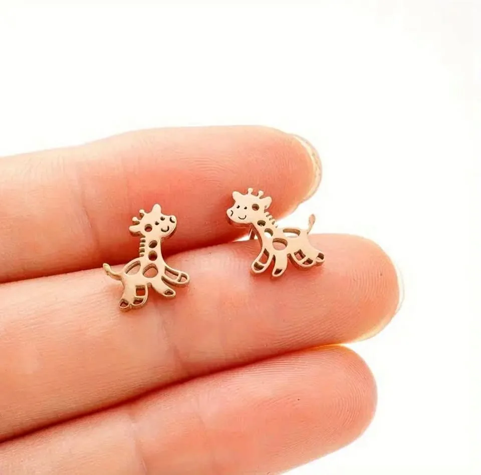 Adorable Smiling Giraffe Stud Earrings 🦒 thumbnail