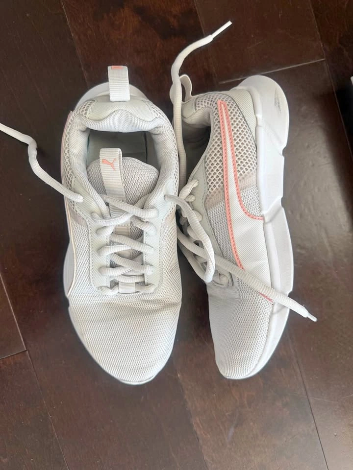 Puma Women's Shoes size US 6 pickup downtown Vancouver