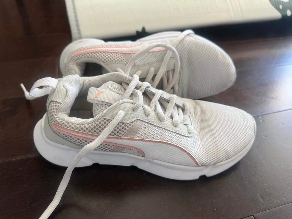 Puma Women's Shoes size US 6 pickup downtown Vancouver - photo 2