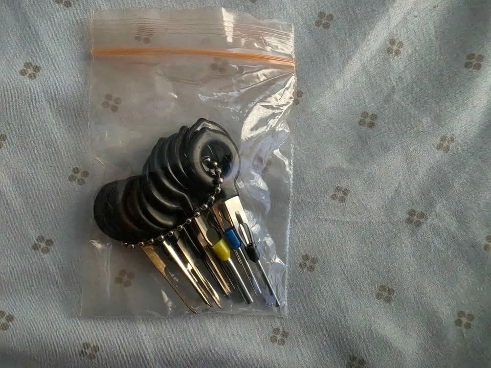 Car trim removal kit +push clips + Terminal key - photo 3