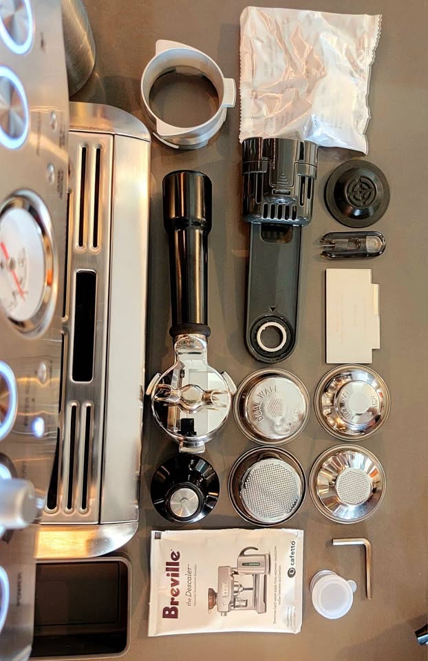 Lightly Used Breville Barista Express (BES870XL) - photo 4