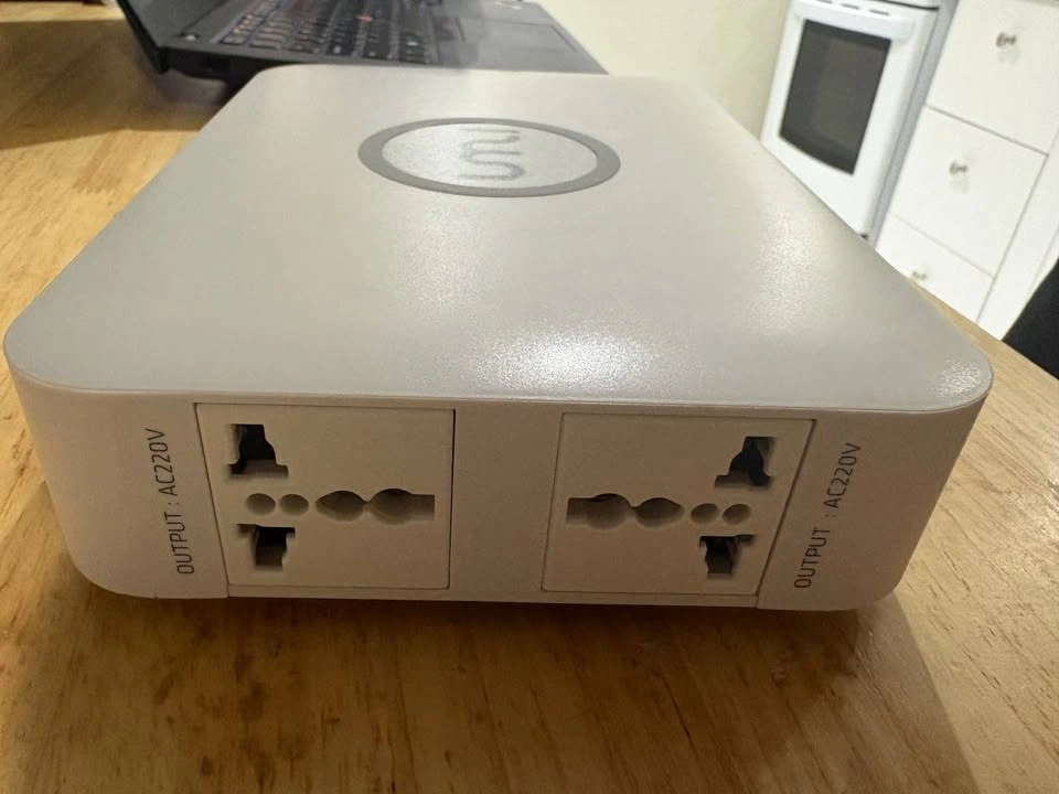 UmiPower LX-300C Step-Up Voltage Transformer 120V-220V - photo 2