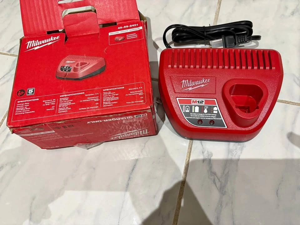 Milwaukee M12 Battery Charger 48-59-2401 - Tested