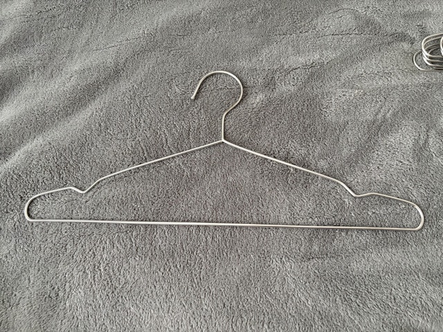 90 heavy duty Metal Hangers - photo 2