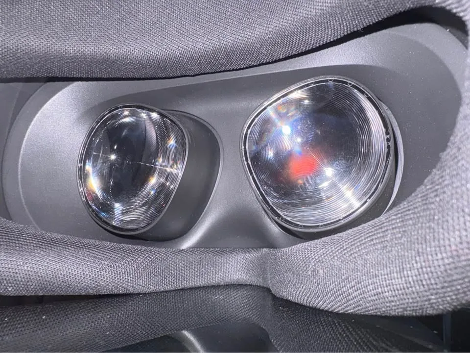 Meta Quest 3S VR Headset (256GB) + Controllers image indicator(4)