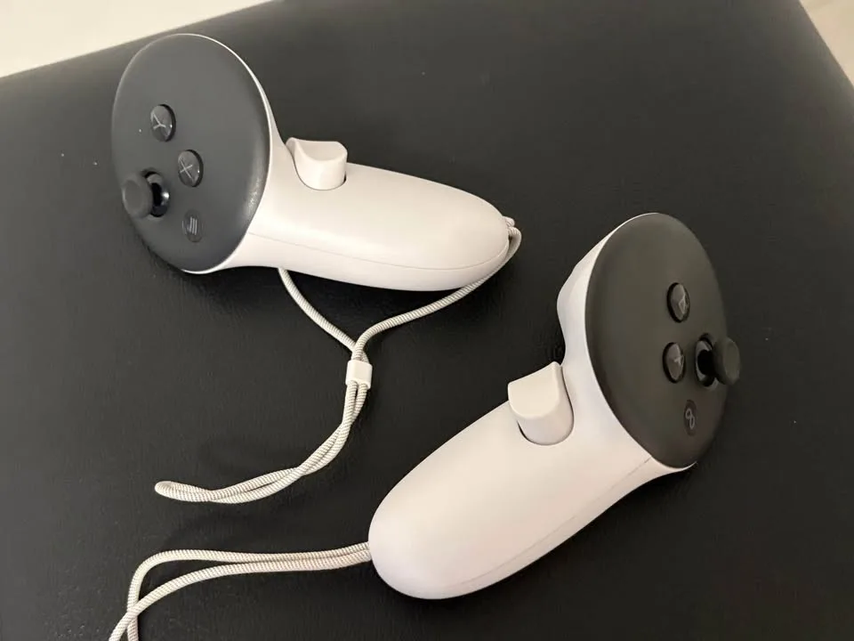 Meta Quest 3S VR Headset (256GB) + Controllers image indicator(5)