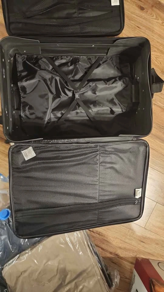 2-Piece Black Soft-Shell Luggage Set - photo 2