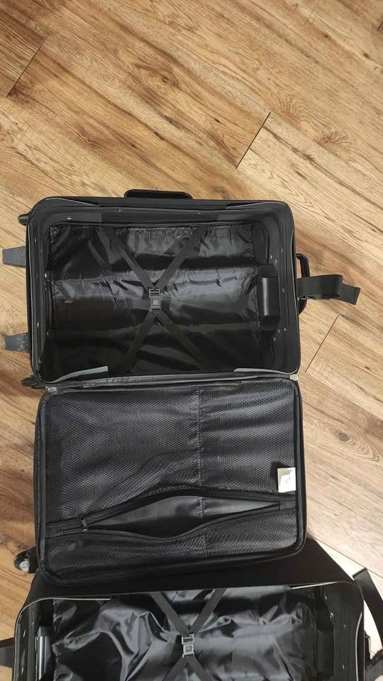 2-Piece Black Soft-Shell Luggage Set - photo 3