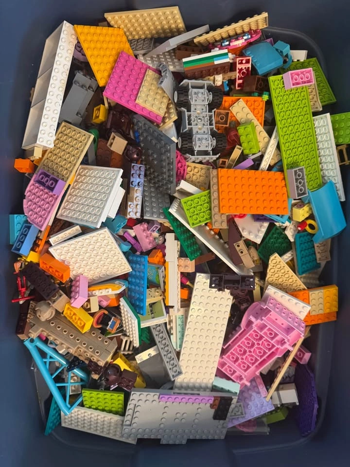 Bin of lego and more - photo 2