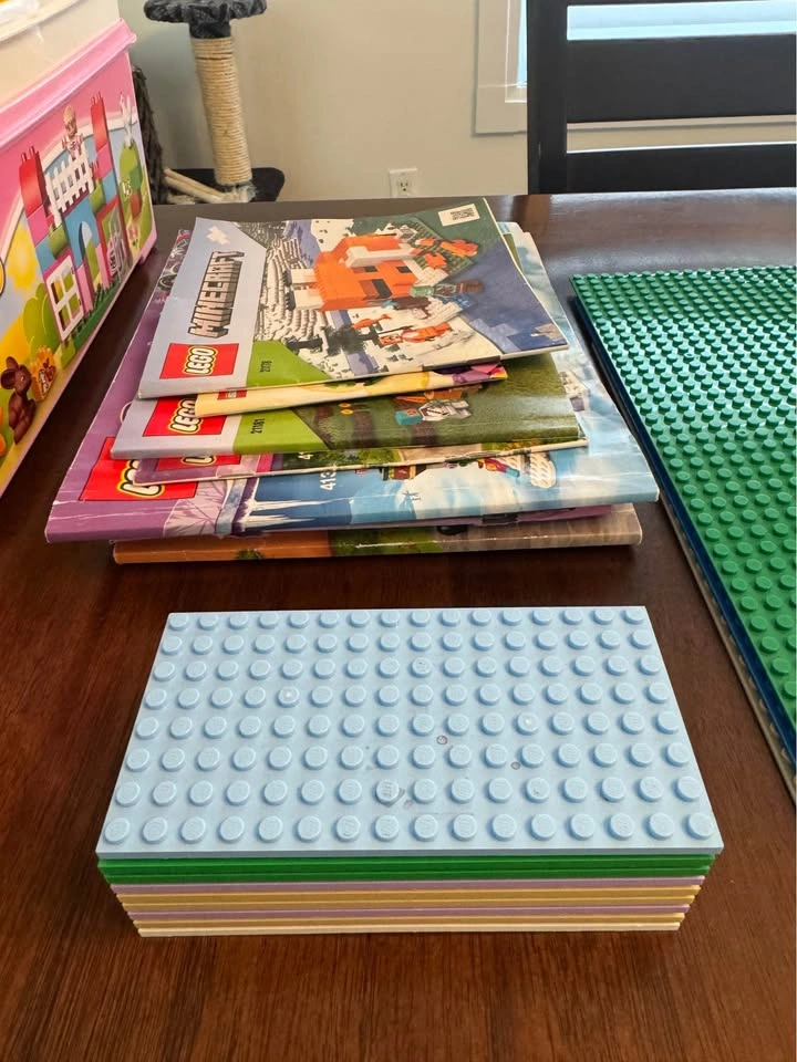 Bin of lego and more - photo 4