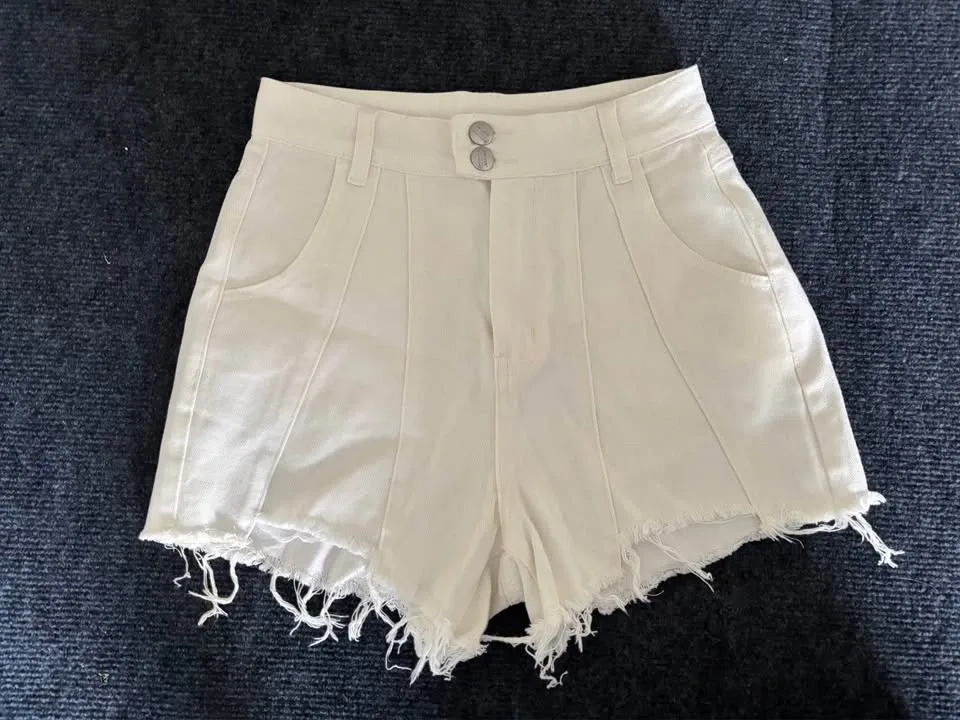 New White High-Waisted Denim Shorts - photo 2